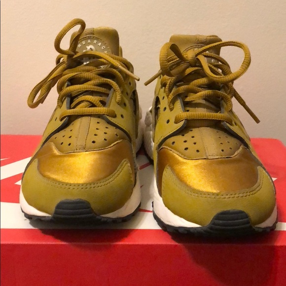 Nike wmns air hurache run - Picture 1 of 4
